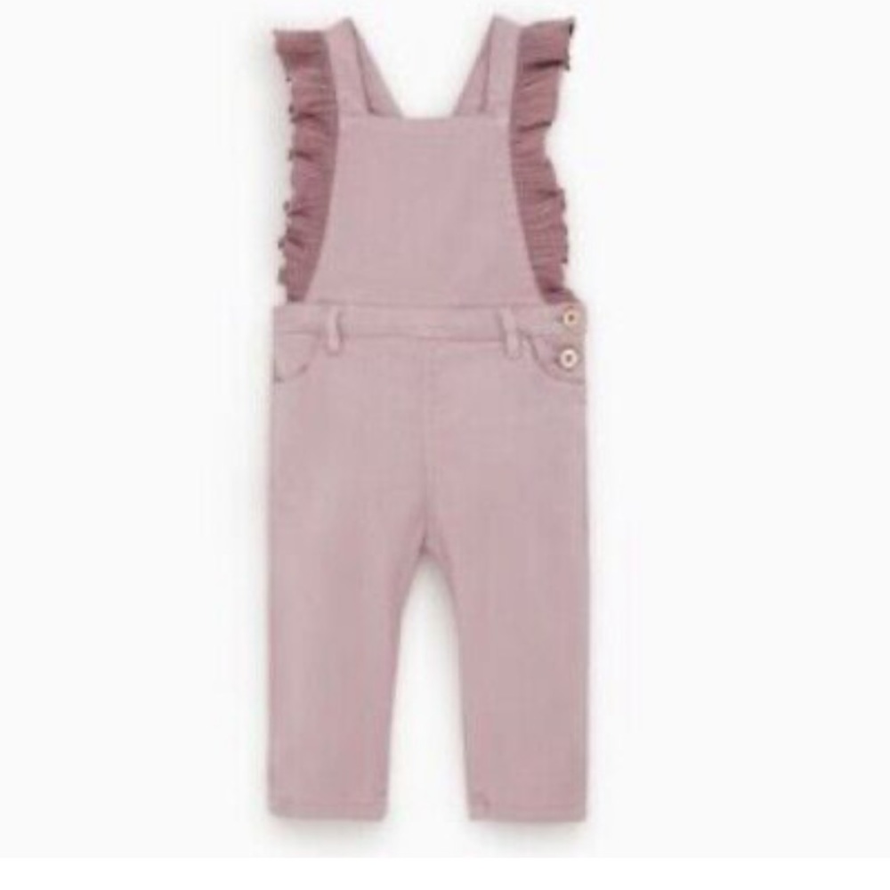 The cutest Zara overalls with ruffle straps. Size 3-4